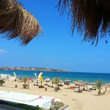Apartament Menada Kavaci *